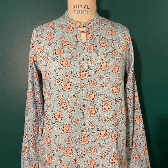 Long sleeved floral blue top! - Picture 2 of 3